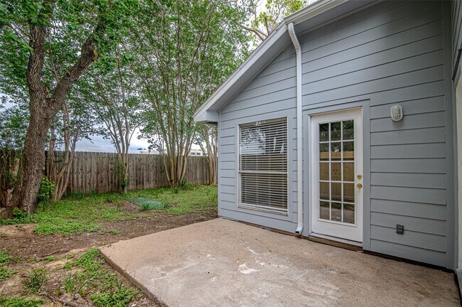 Building Photo - 1710 Blindlake Dr