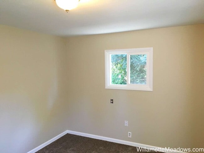 Building Photo - Charming Updated 3 Bedroom Home with A/C, Garage & Fenced Backyard in South Salem