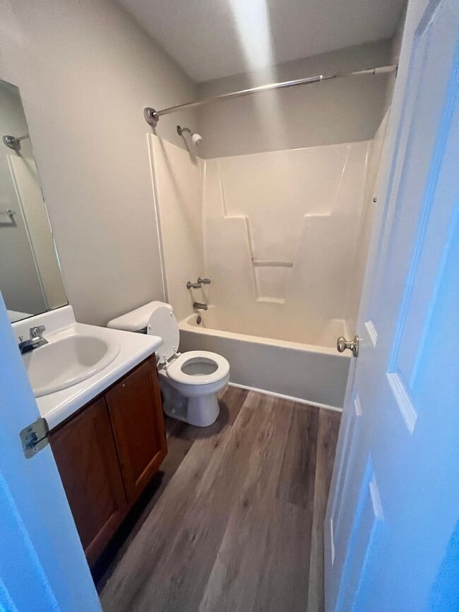 Building Photo - Two Bedroom Two Bath