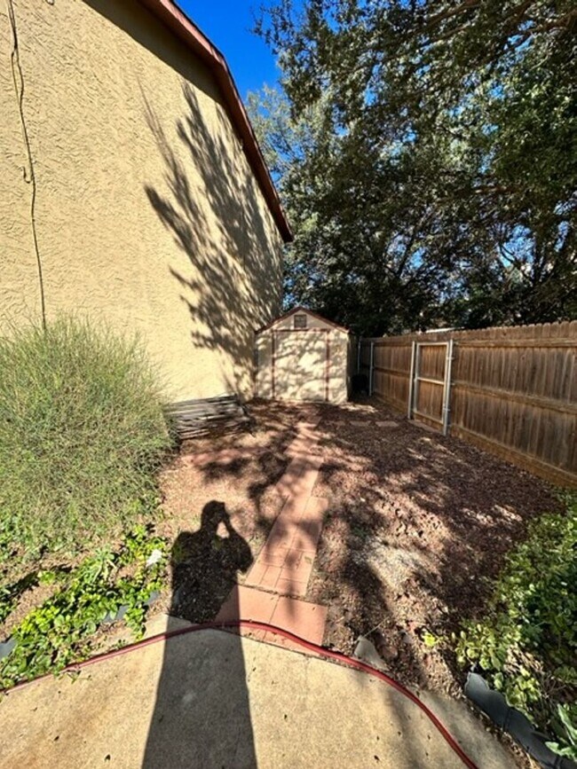 Building Photo - 2-story townhome in SW Lubbock