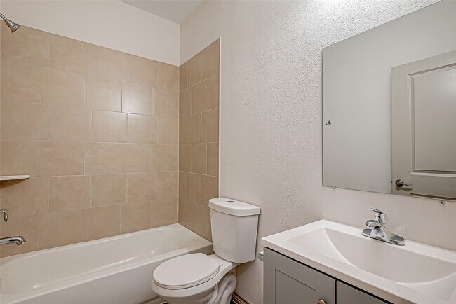 Building Photo - 5530 Hirondel St