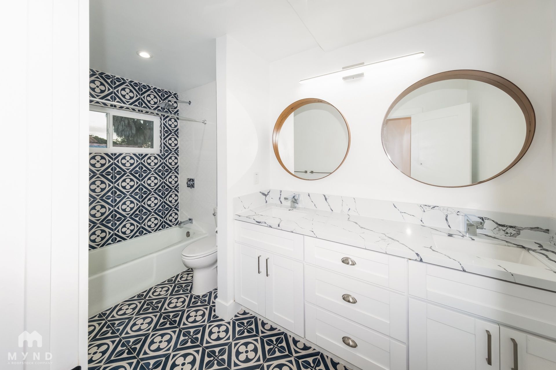 Building Photo - 13942 Mango Dr