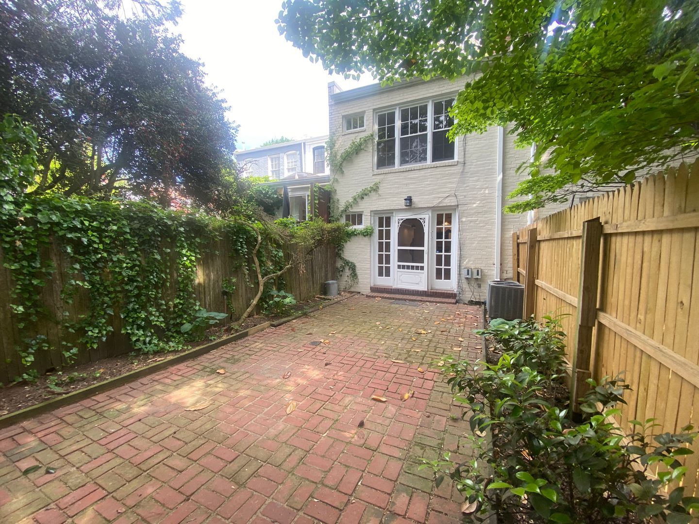 Building Photo - 2510 East Pl NW