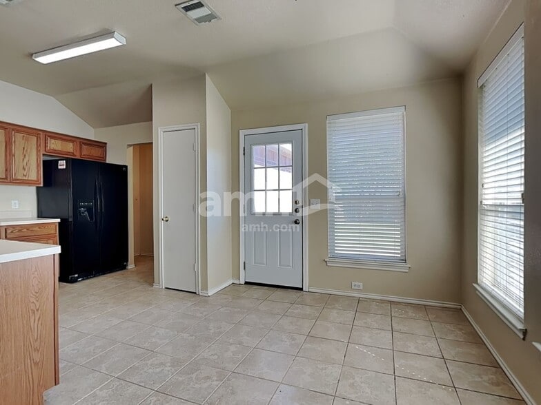 Building Photo - 702 Fleming St