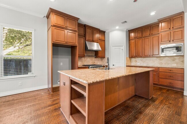 Building Photo - 161 Riverbend Way