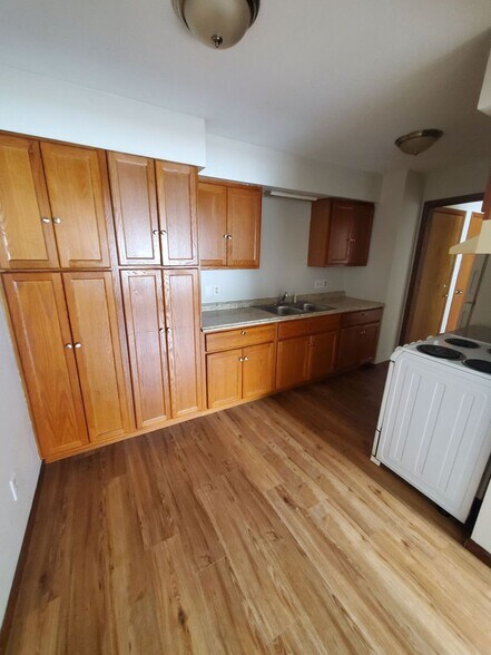 Primary Photo - 405 N East Ave