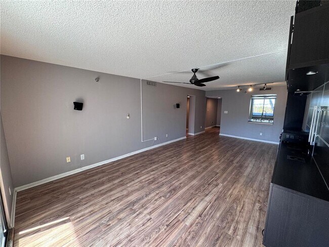 Building Photo - 201 W Laurel St