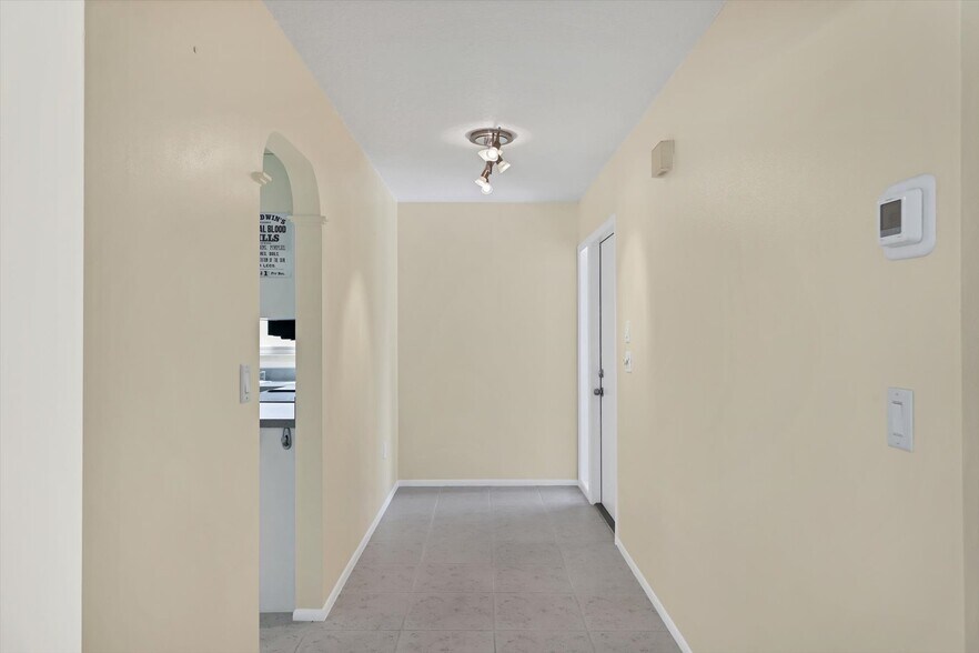 Building Photo - 3638 Glen Oaks Manor Dr