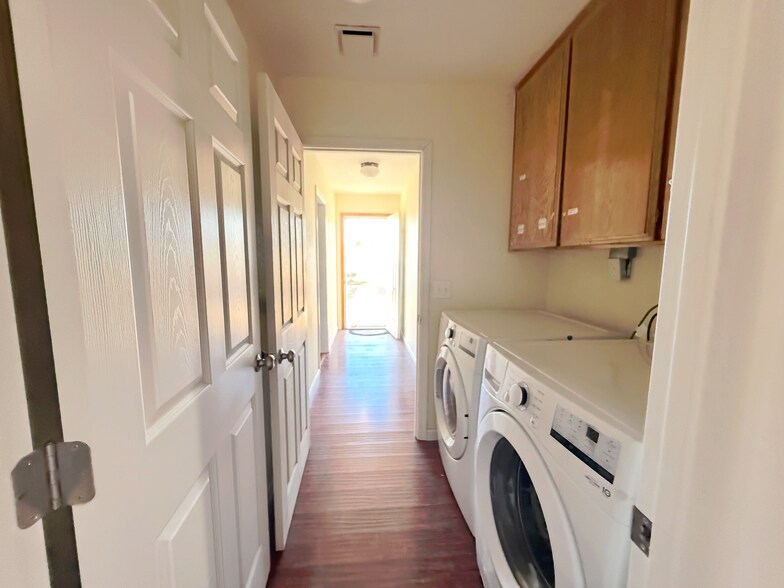 Building Photo - 7653 Phelan Rd