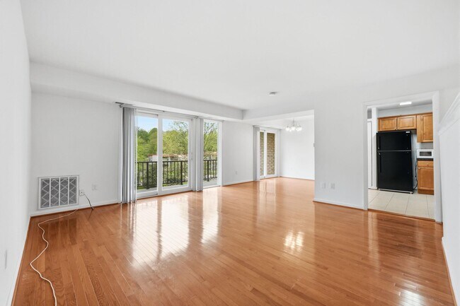 Building Photo - 5578 Burnside Dr