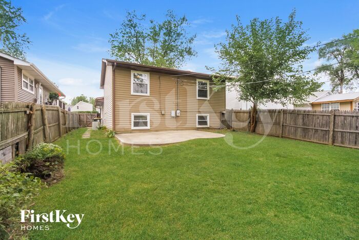 Building Photo - 1409 Chestnut Dr