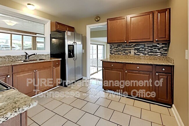 Building Photo - 537 Whispering Hills Dr