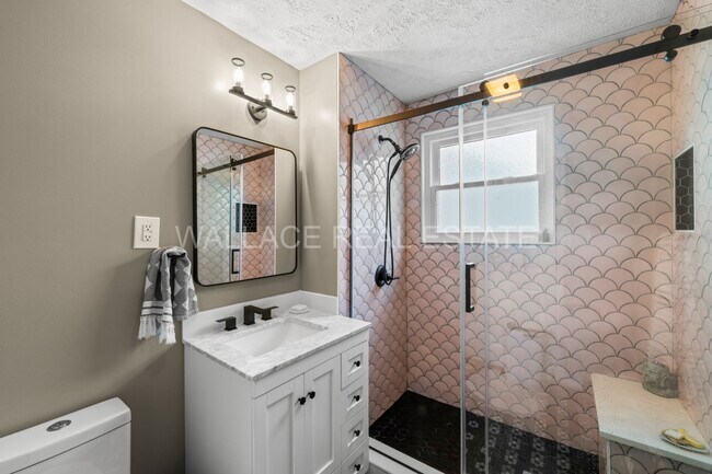 Building Photo - 1930'S AMAZING CRAFTSMAN HOME...3 BEDROOM/...