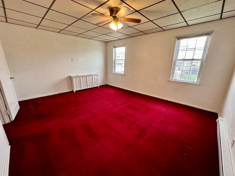 Building Photo - 137 E Summit St