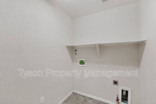 Building Photo - 9012 Sandy Spring Ave SW