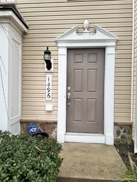 Building Photo - 1496 Artisan Ct
