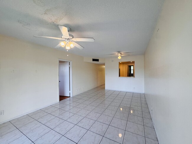 Building Photo - 8025 S Colony Cir