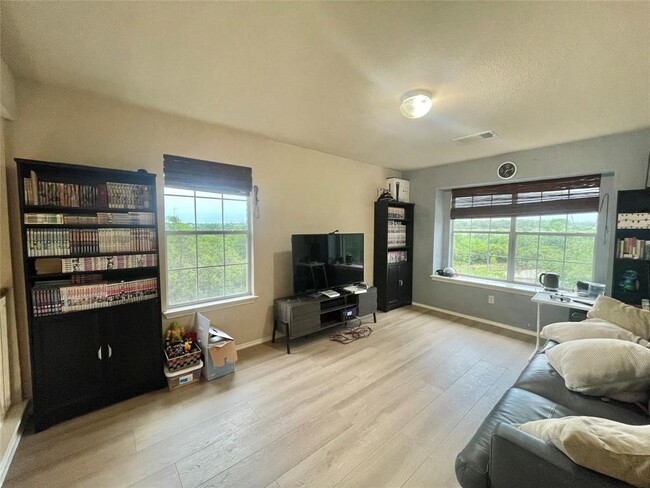 Building Photo - 10813 Dodge Cattle Dr