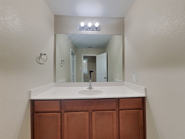 Building Photo - 692 Totem Trail Dr