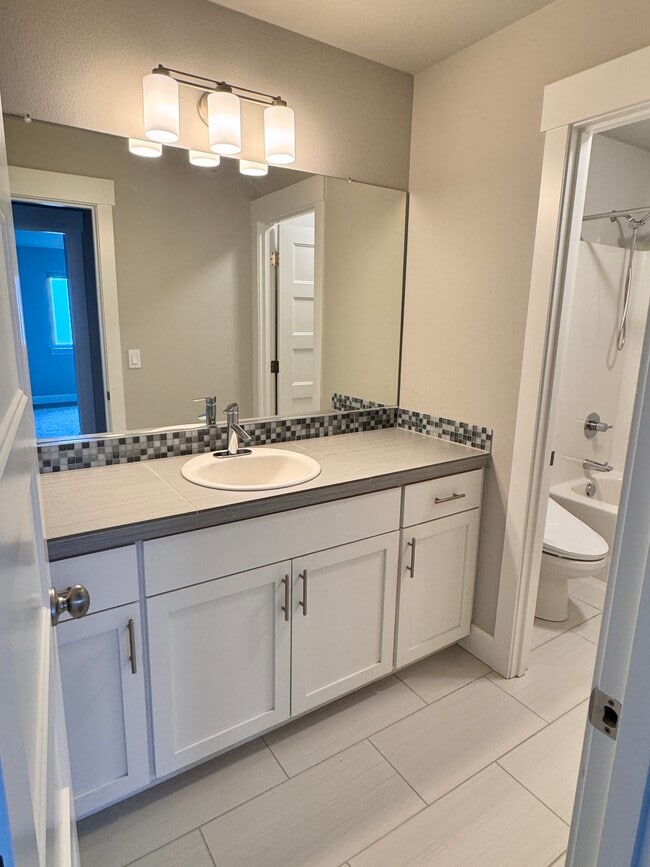 Building Photo - 12050 SW Autumnview St