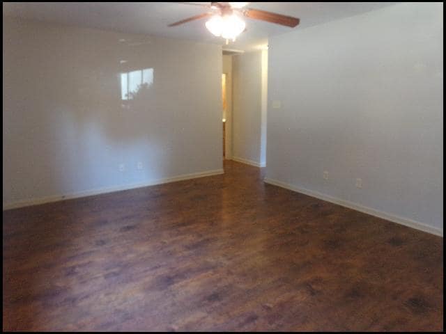 Building Photo - 400 E Locust St