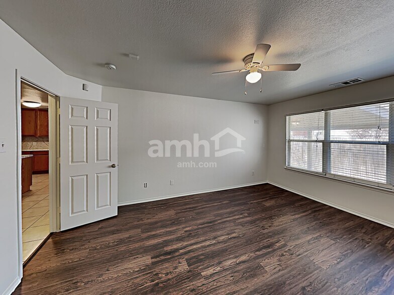 Building Photo - 5820 Bridal Trl