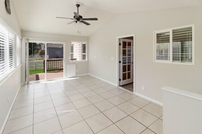 Building Photo - 2488 Sapphire St
