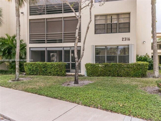 Building Photo - 2316 S Cypress Bend Dr