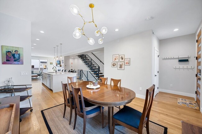 Building Photo - Modern 4BD, 4BA Home With 2-Car Garage, On...
