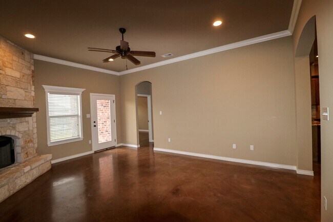 Building Photo - 3017 Stallion Dr