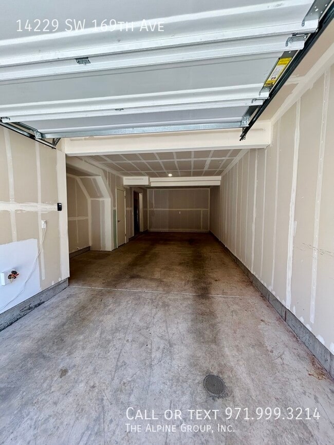 Building Photo - 14229 SW 169th Ave