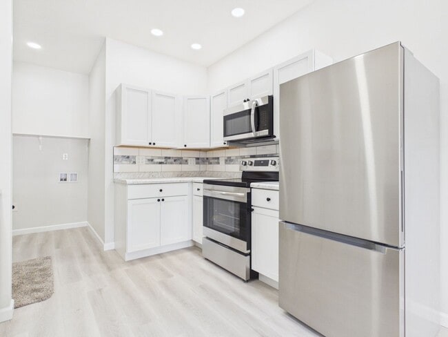 Building Photo - 204 S Woodworth Ave