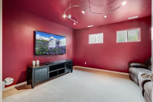 Building Photo - Beautiful 4 Bed, 3 Bath Rental Home in Bea...