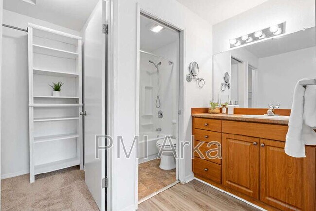 Building Photo - 19230 Forest Park Dr NE