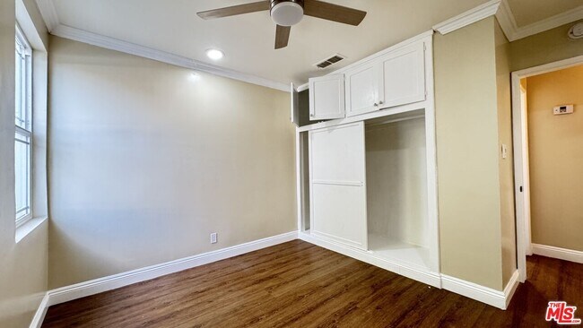 Building Photo - 7516 Oakdale Ave