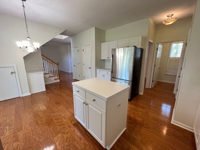 Building Photo - 1513 Clarendon Way
