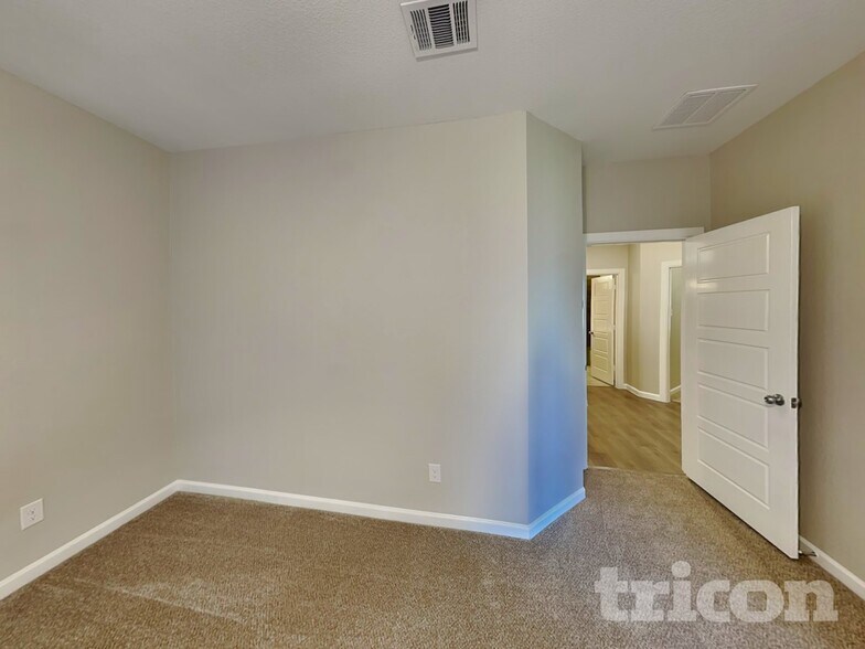 Building Photo - 540 Hazeltine Rd