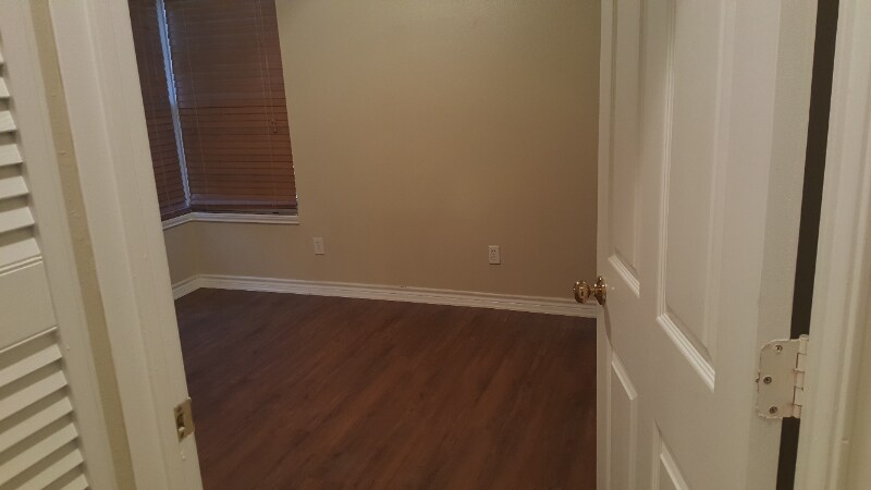 Building Photo - 3251 Rosebank Dr