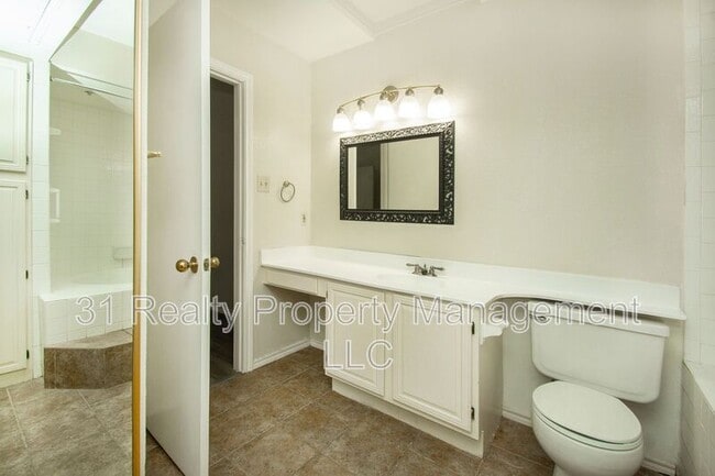 Building Photo - 4242 N Capistrano Dr
