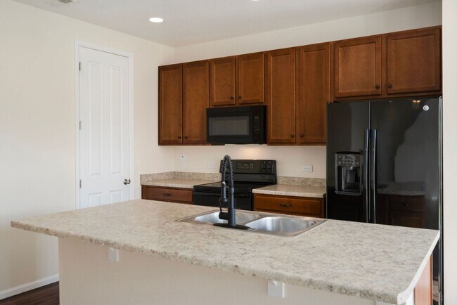 Building Photo - 4 Bedroom Home on Corner Lot in Quiet Jaco...