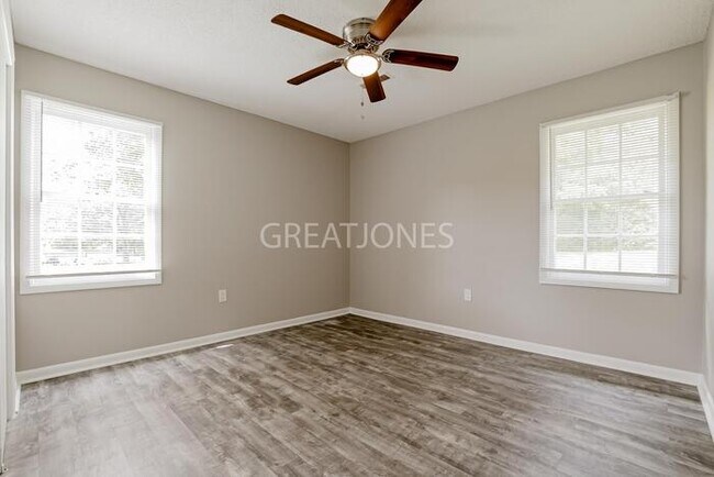 Building Photo - 968 Crestline Dr