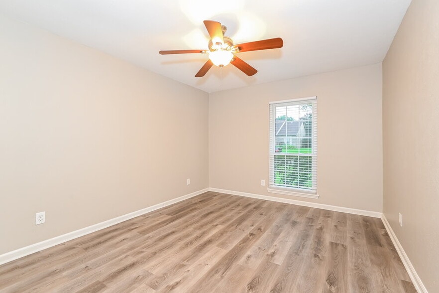 Building Photo - 1814 Uvalde St