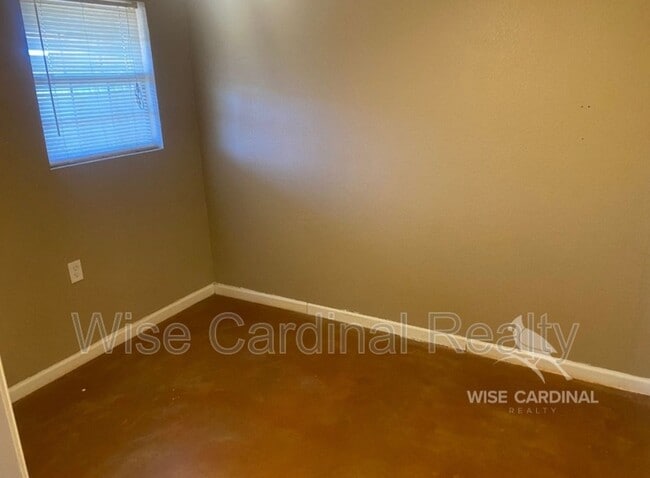 Building Photo - 901 11th St