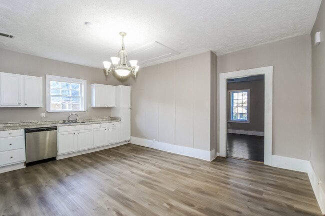 Building Photo - 130 Pelzer St