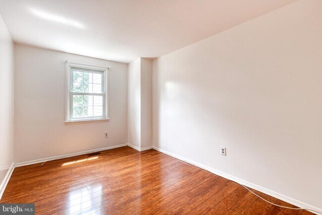 Building Photo - 3429 Saluda Rd