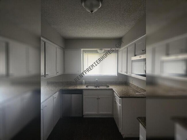 Building Photo - 7258 Church Park Dr