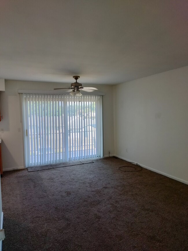 Building Photo - 3462 Ridgecliffe Dr