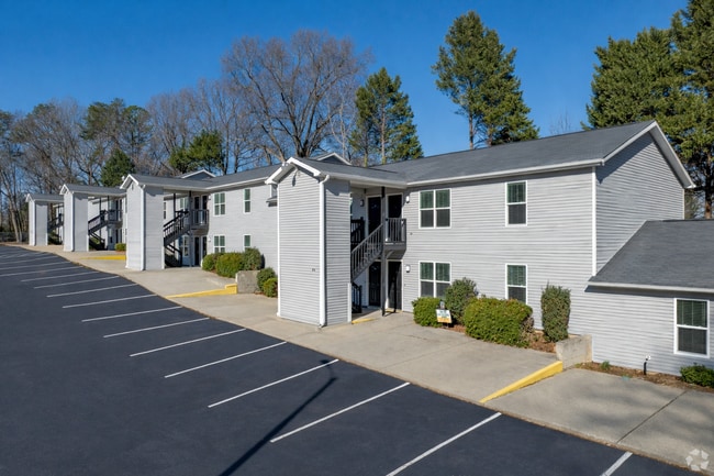 Building Photo - $2k Credit on Newly Remodeled 2bd/1bth Apartments You'll Be Proud to Call Home!