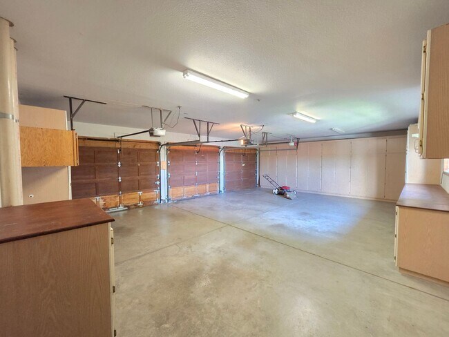 Building Photo - $3,495 - 5 Bed / 4 Baths Stunning Northwood Home with Views