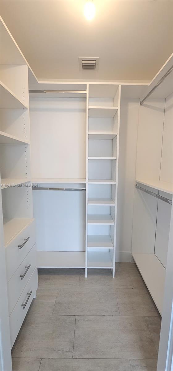 Building Photo - 1300 Brickell Bay Dr